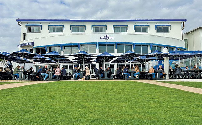 With its great hospitality, you’ll never feel blue at this seafront establishment